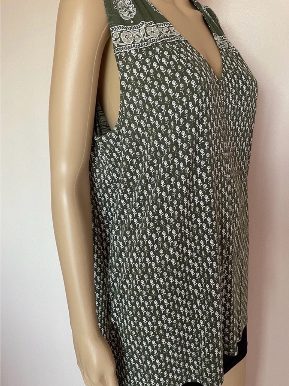women’s Lucky Brand Olive Green Printed V-Neck Tank